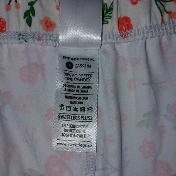 SweetLegs white floral basic leggings. Plus2 size. - Picture 4 of 5